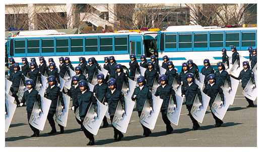 Training_of_the_Japanese_Riot_Police_Units
